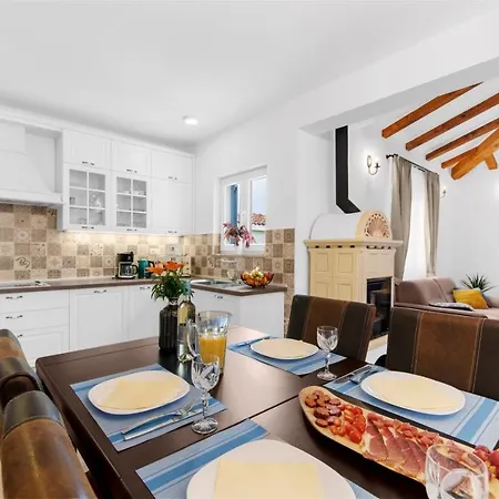 Ladora Villa Tar-Vabriga